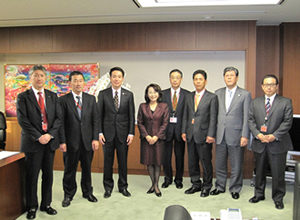 2009年12月 建設トップランナー倶楽部有志と共に「地域建設業の訴えと政策提言」