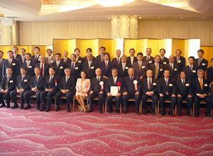 2010年3月15日 次世代林業サミット会議 森林再生事業化研究会の企業代表と記念撮影